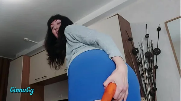 my creamy cunt started leaking from the cucumber. fisting and squirting