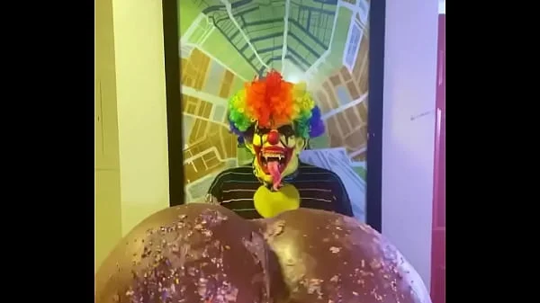 Victoria Cakes give Gibby The Clown a great birthday present