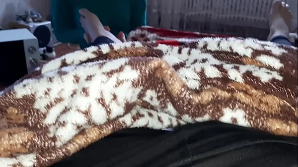 While the masseuse was giving me a massage on my feet, I masturbated and finished - Lesbian Illusion Girls