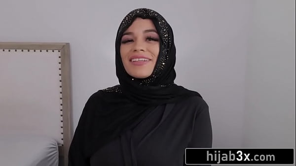Huge Tits Hijab-Wearing Babe Wants To Fuck Like a Pornstar
